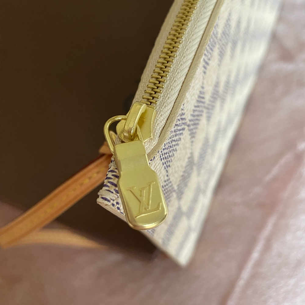 🆕 LOUIS VUITTON 🆕 AUTHENTIC ~ DAMIER AZUR ~ NEVERFULL POUCH ~ WRISTLET ~ LARGE - Picture 7 of 16
